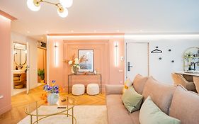 Victoriei Emerald & Pink Gems - Designer Apartments